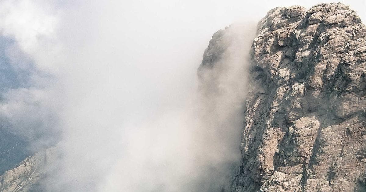 Building a 'Moat' with Content-Led Email: The Internal Linking Secret