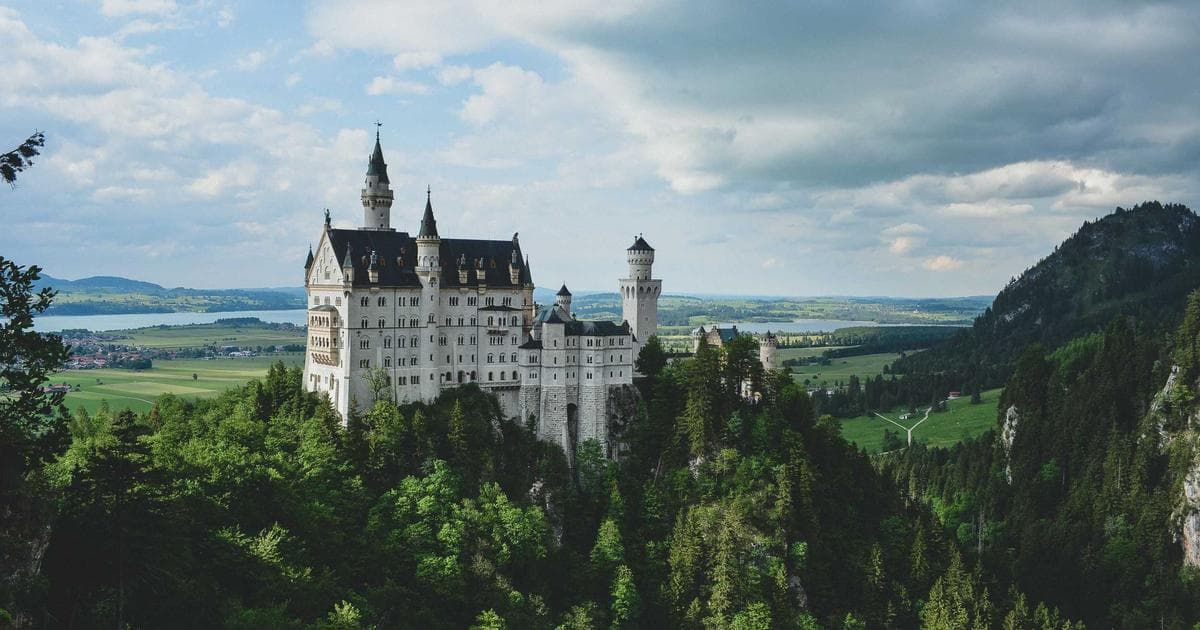 The 10,000-Word Masterclass: Building the Ultimate SaaS Growth Engine with Cresca.xyz